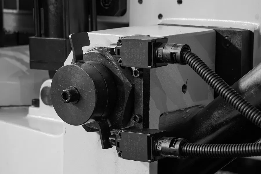 Гидравлический ленточнопильный станок Stalex BS460G-JC SERVO